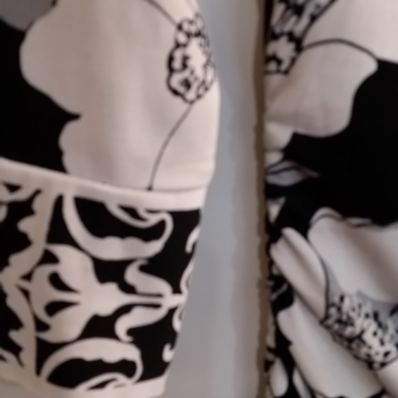 White House Black Market Dress Ruched floral - Picture 5 of 6